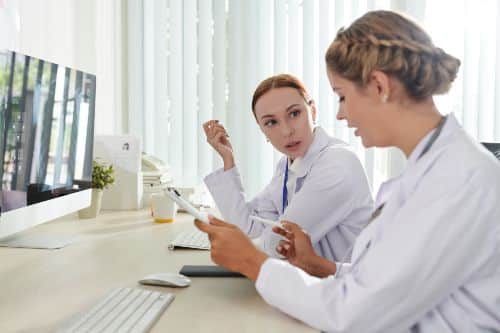 Scientists Discussing Research<br />
