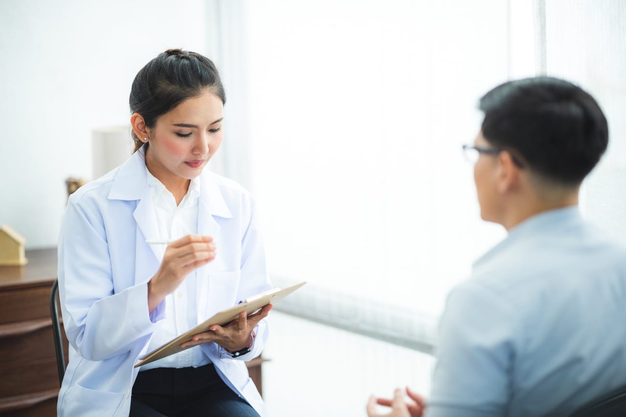 Psychiatrist discussing meth detox plan with patient