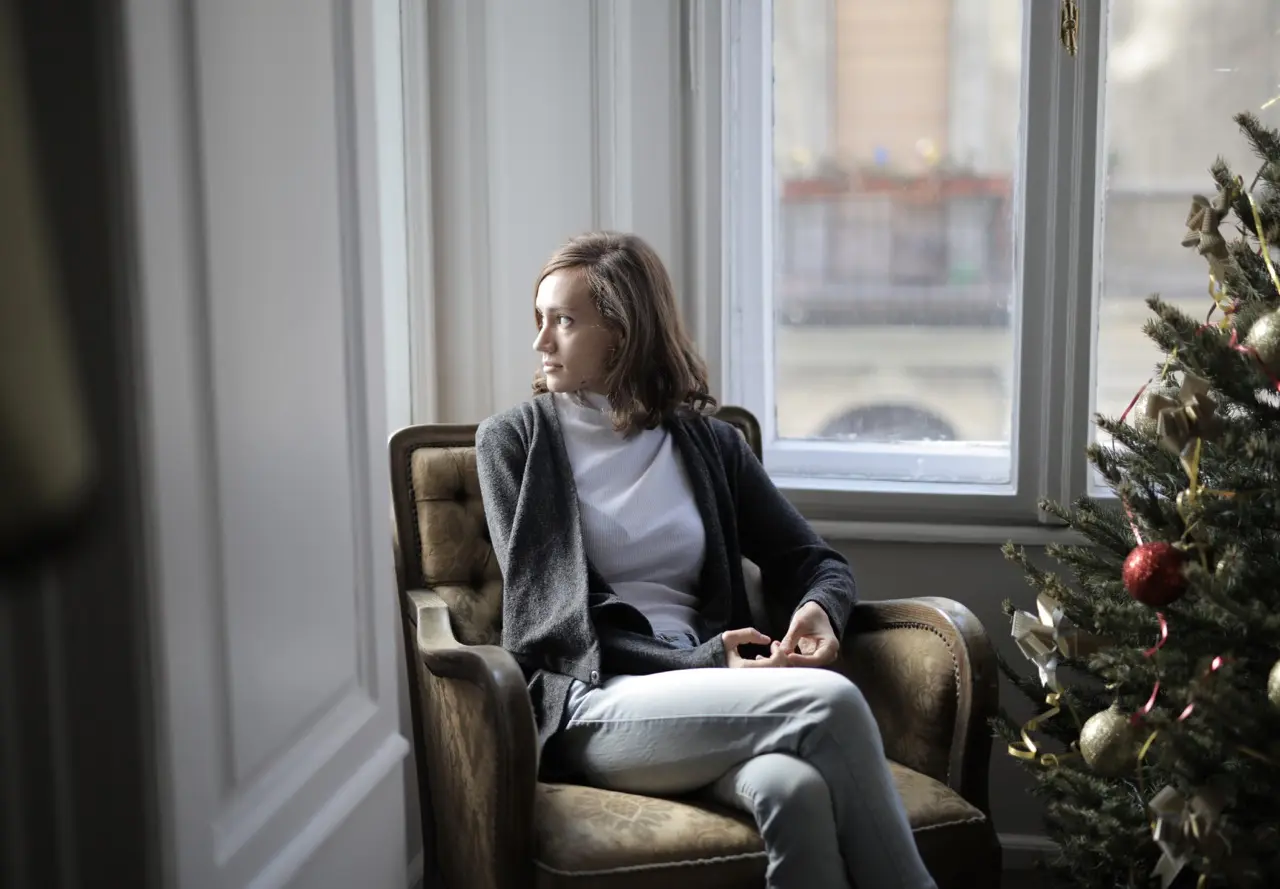 woman needs a family intervention for addiction over the holidays